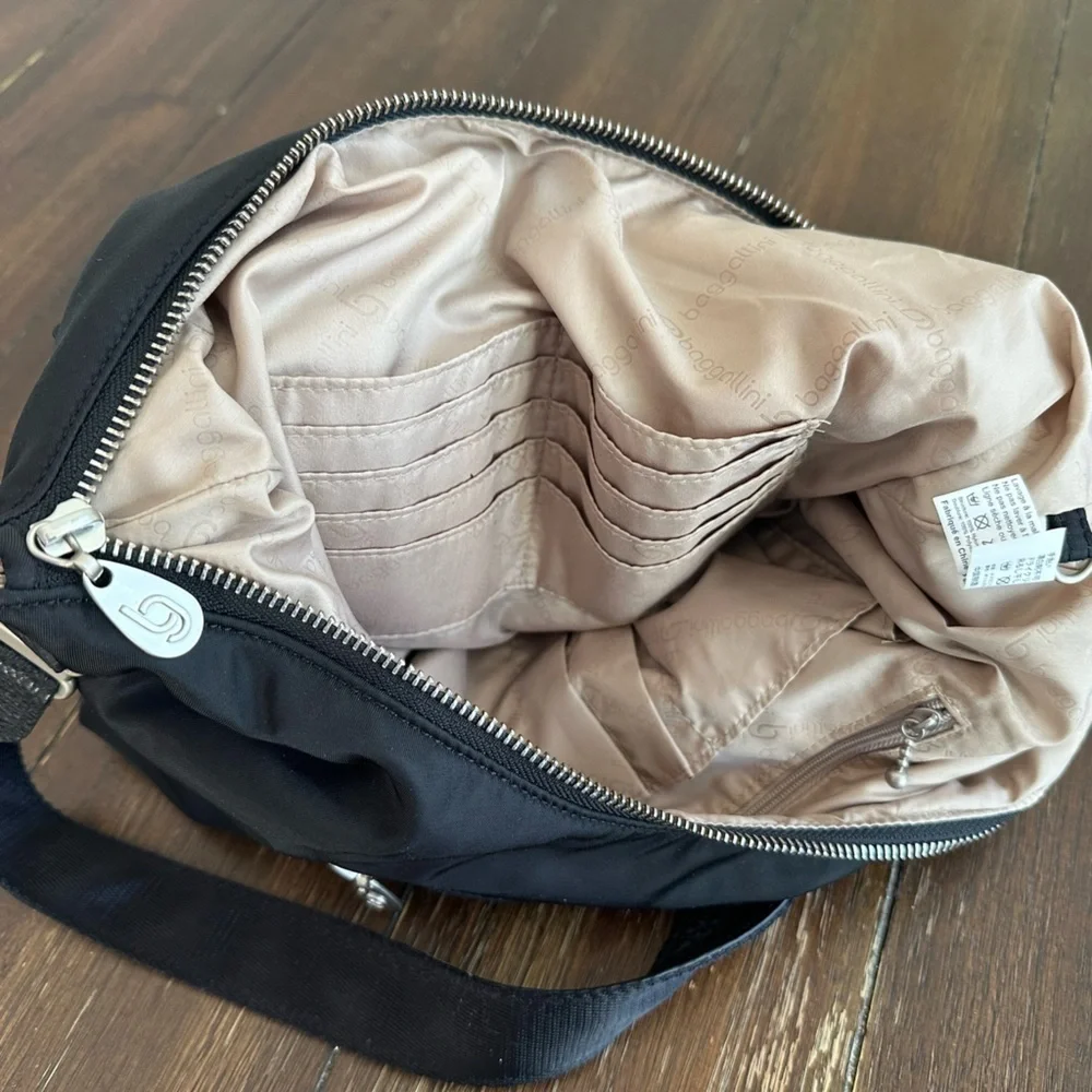 Baggallini hobo bag